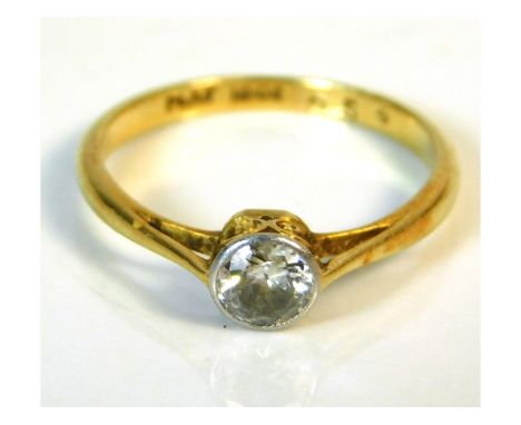 An 18ct gold ring with platinum collet set diamond of approx. 0.33ct, 1.9g, size K