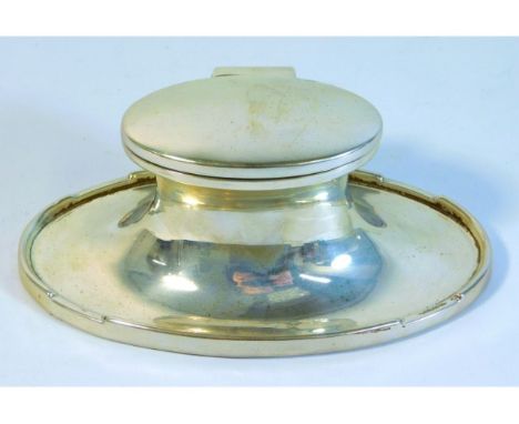 A 1914 Birmingham silver inkwell, 369g inc. 