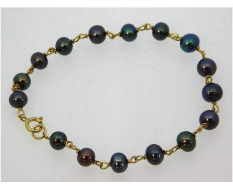 A Tahitian style pearl bracelet with 14ct gold fittings, 7in long, 6.8g