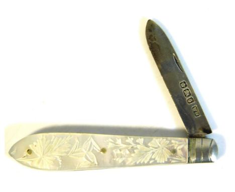 A Victorian 1899 mother of pearl handled pocket fruit knife with Sheffield silver blade by William Needham, 12.1g, with carve