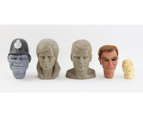 5 puppet heads made by Phil Eason for various projects, largest 16 cm (5). Provenance: The Phil Eason Collection. No copyrigh