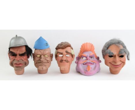5 puppet heads made by Phil Eason for various projects, largest 16 cm (5). Provenance: The Phil Eason Collection. No copyrigh
