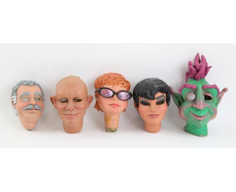5 puppet heads made by Phil Eason for various projects, largest 20 cm (5). Provenance: The Phil Eason Collection. No copyrigh