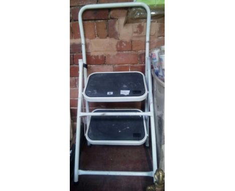 WHITE METAL 2 STEP KITCHEN STEP