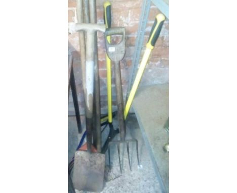 QTY OF GARDEN TOOLS INCL: BOW SAW &amp; AN EDGER