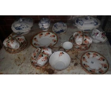 SHELF WITH QTY OF KAY &amp; CO LTD WORCESTER, PLATES, CUPS &amp; SAUCERS &amp; BLUE &amp; WHITE CHINA