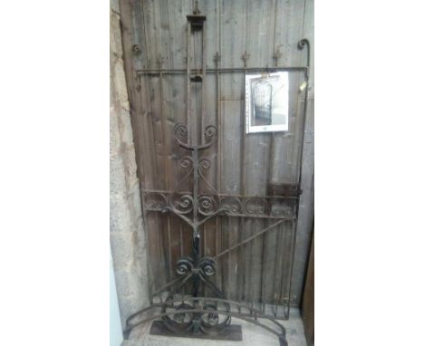 WROUGHT IRON GARDEN GATE APPROX 37'' W WITH SIDE MOUNT SUPPORTS &amp; METAL ARCHWAY
