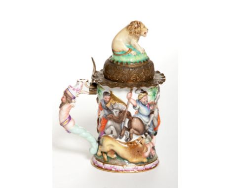 A RELIEF MOULDED CAPO DI MONTI PORCELAIN MUG, with hinged cover, the gilt metal cover surmounted with a porcelain lion, the b