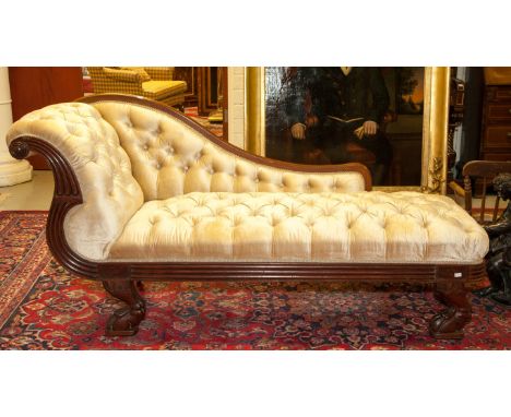 A FINE REGENCY PERIOD MAHOGANY CHAISE LONGUE, in the manner of Thomas Hope, a single scroll end, with button back, seat, with