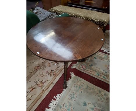 A CIRCULAR GEORGIAN MAHOGANY OR RED WALNUT FLIP-TOP CENTRE TABLE, with vase-shaped turned stem on tripod base with pad feet, 