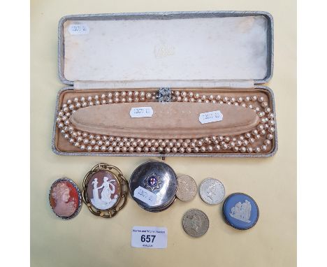 A mixed lot of jewellery and collectables including three strand simulated pearl necklace, hallmarked silver compact, Wedgwoo