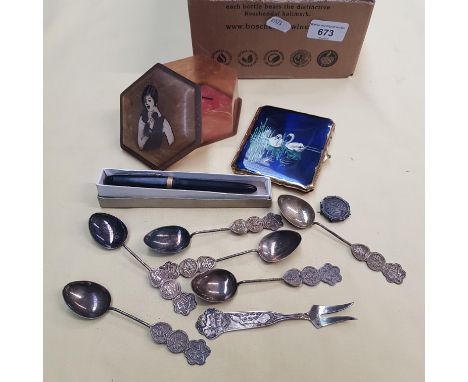 Box with compact, spoons, fountain pen and Art Deco plastic box