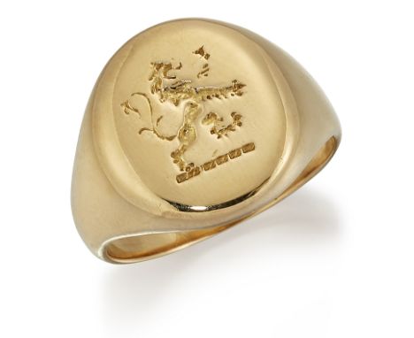 AN 18 CARAT GOLD INTAGLIO RING, the oval top engraved with a lion rampant, to a tapering shank, hallmarked London 1963, ring 