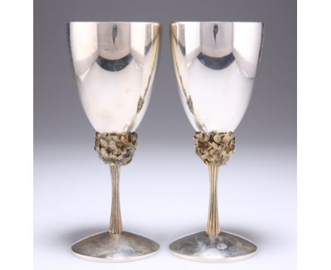 A PAIR OF ELIZABETH II PARCEL-GILT SILVER GOBLETS,&nbsp;by Stuart Devlin, London 1977, each with plain ovoid bowl above a kno