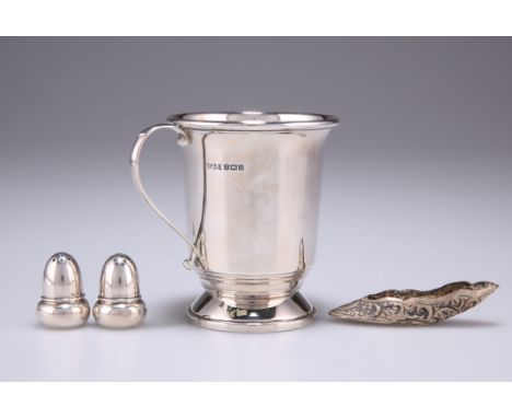 AN ELIZABETH II SILVER CHRISTENING MUG, by S J Rose & Son, Birmingham 1969, cylindrical with everted rim and stepped waist, r