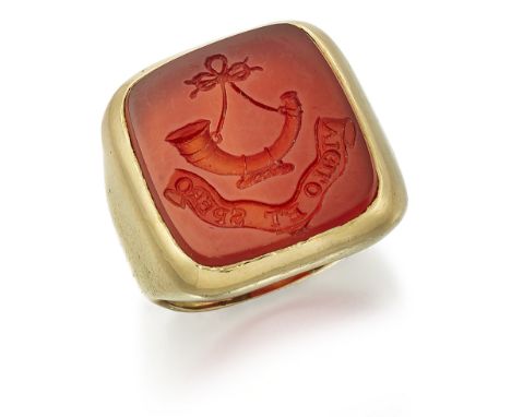 AN 18 CARAT GOLD CARNELIAN INTAGLIO SIGNET RING, the cushion shaped carnelian intaglio engraved with the crest ‘Vigilo et Spe