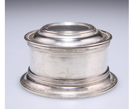 A GEORGE V SILVER BOX AND COVER,&nbsp;by&nbsp;Lionel Alfred Crichton, London 1916, circular with reeded bands. 9cm diameter, 