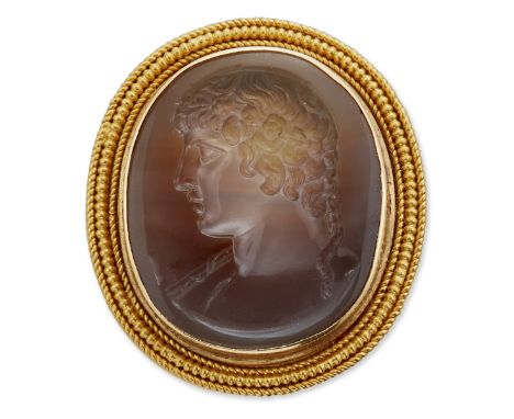 A 19TH CENTURY ITALIAN CARVED HARDSTONE INTAGLIO PENDANT/BROOCH, depicting the bust of Antinous, facing left and wearing a fl