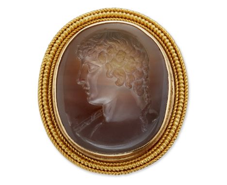 A 19TH CENTURY ITALIAN CARVED HARDSTONE INTAGLIO PENDANT/BROOCH, depicting the bust of Antinous, facing left and wearing a fl