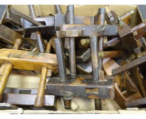 VINTAGE TOOLS - quantity of plough and smoothing planes
