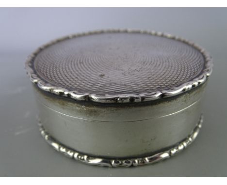 SILVER CIRCULAR TRINKET BOX, Birmingham 1908, maker Deakin &amp; Francis, the lidded top with engine turned decoration, 7cms 