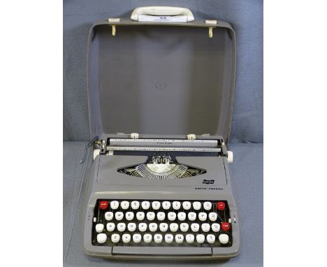 VINTAGE SMITH CORONA 'CORSAIR' TYPEWRITER, cased