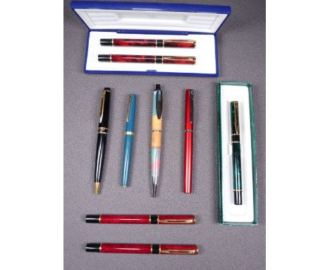 WATERMAN - Modern 1990s red marbled lacquer Waterman Laureat Mk II fountain pen and roller ball pen set with gold plated trim