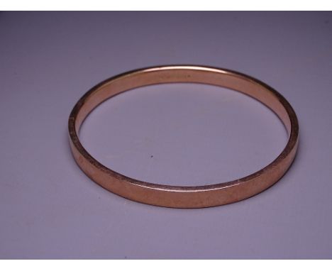 NINE CARAT GOLD BANGLE, 10grms