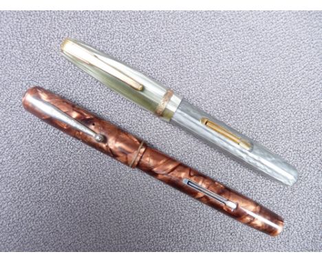 WATERMAN - Vintage (1940s-50s) grey Striated pearl Waterman 512 V fountain pen with gold trim and 14ct gold nib and a vintage