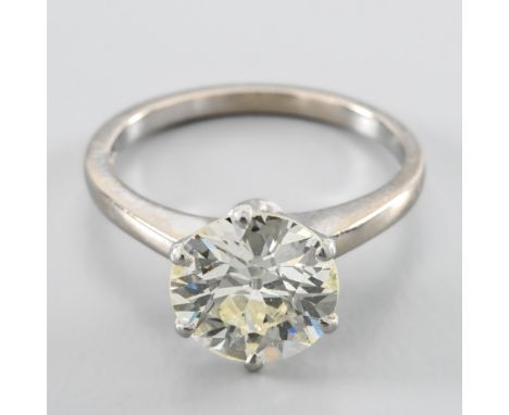 Solitaire of approximately 1.70 ct ring in white 18-carat gold set with a diamond old cutestimated characteristics : colour J