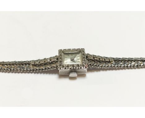 Ladies watch in white gold and diamonds Ladies' watch signed Darville in white 18-carat gold. Square case, pearl grey back, s