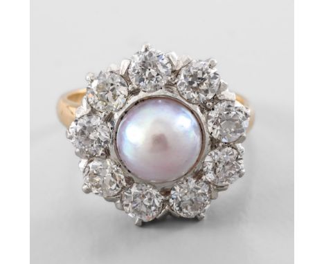 Ring pearl surrounded by diamonds In yellow and white 18-carat gold, set in the centre with a light grey pearl of 7 mm diamet