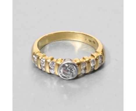 Gold and diamond ring. In yellow 18-carat gold set with a brilliant-cut diamond of about 0.45 ct. supported on both sides by 