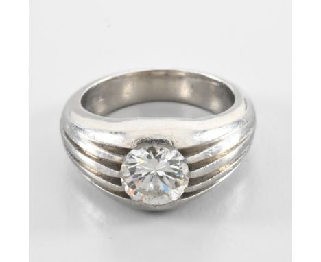  Ring in platinum Set with a brilliant cut diamond, approx. 1 ct, F/G colour, VS clarity. Finger size : 52 (VS : 6 ) Marked :