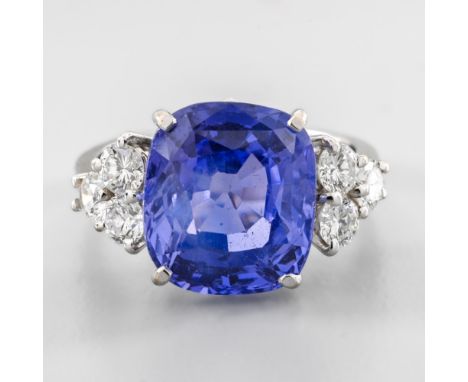 Ceylon sapphire and diamond ring In white 18-carat gold, set with a large cushion-cut Ceylon blue sapphire without traces of 