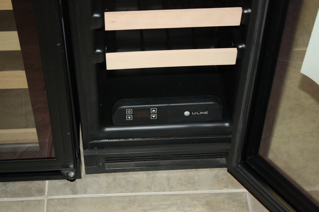 ULINE MODEL U1115WCB00 WINE CAPTAIN WINE COOLER S/N 1016634090005