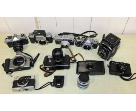 Minolta Auto Cord, Fujica ST605, Purma Special, together with other camera's and parts.