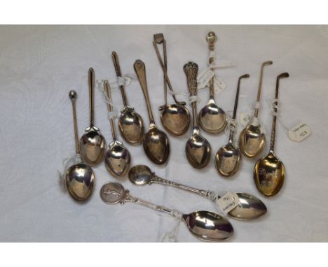 Thirteen HM silver teaspoons of golf interest,  approx 164.8g