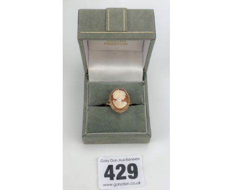 9k gold cameo ring, 0.75" long, size N/O, w: 3.1 gms