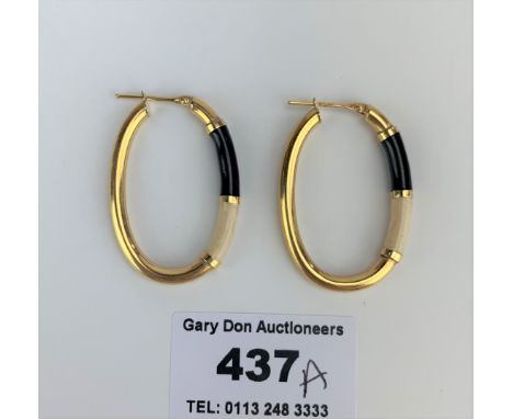 Pair of 9k gold black/cream enamel earrings, 1.5" long, w: 4.2 gms