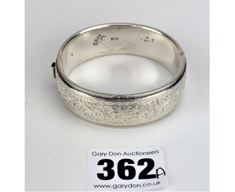 Silver embossed bangle, w: 0.9 ozt