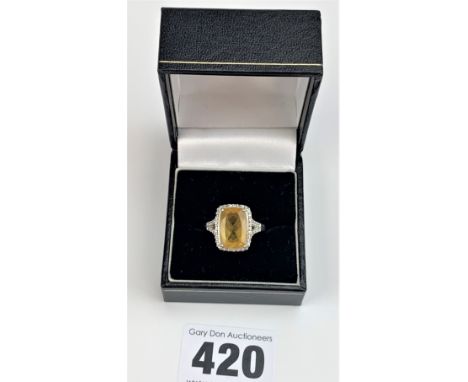 9k white gold and yellow stone dress ring, size O/P, w: 5.2 gms