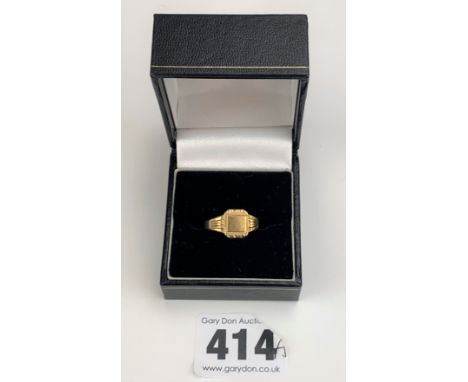 9k gold signet ring, size M/N, w: 2.3 gms
