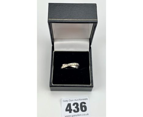 18k white gold and diamond entwined ring, size K, w: 9.3 gms