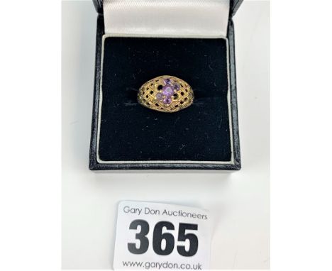 9k gold purple stone ring, size I, w: 2.5 gms