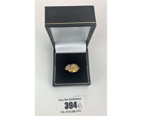 18k gold crossover dress ring set to one side with a row of five diamonds, size N, w: 4.7 gms