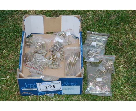 A quantity of R clips.