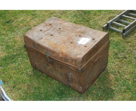 A steamer/tin trunk.