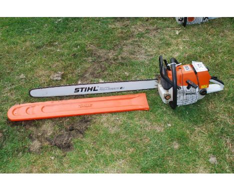 Stihl MS 660 Chainsaw with 3' cutter bar, ran at time of lotting.