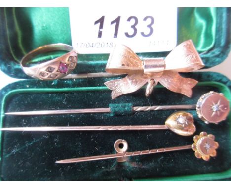 9ct Gold bow form clip, a diamond set stick pin, two small stick pins and an unmarked gypsy set ring (a/f)